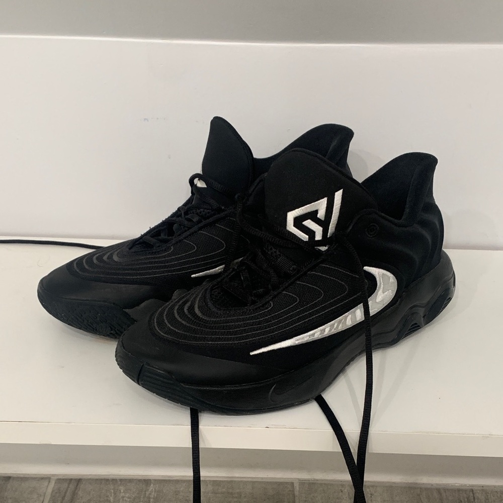 Nike Men's Black Performance Basketball Shoes